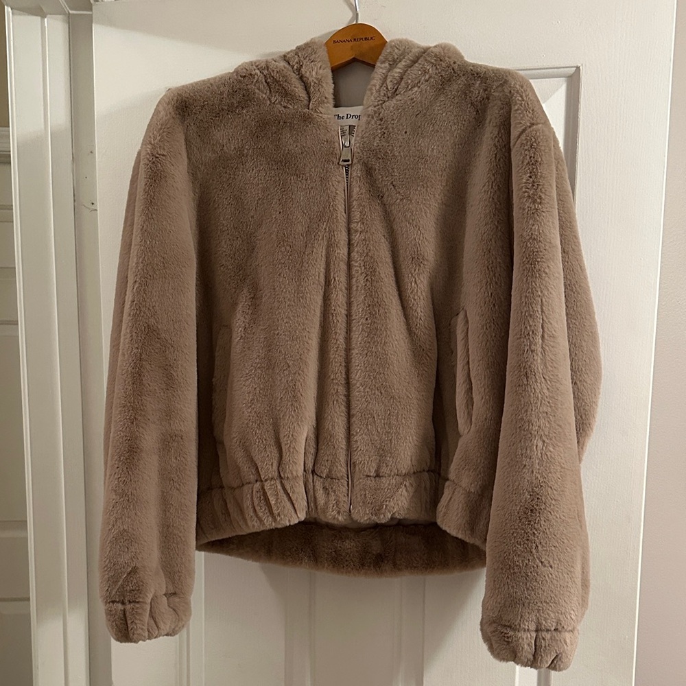 The Drop Women’s Sloane Faux Fur Zip Front Hooded Bomber Jacket, Sand, L